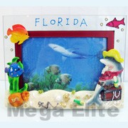 产品尺寸:23.4*18.4
包装方式: 1PCS/24PCS/CTN0.087CBM
说明: 玻璃树脂相框