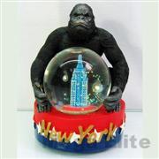 Product Size: 7.5*6.5*9.5CM
Product Packing: 1PCS/24PCS/CTN1.47’
Product Desc: 65MM water globe, with poly based & poly statue inside